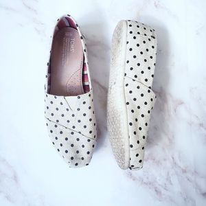 GUC Toms polka dot shoe.  Size 10